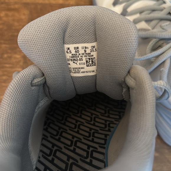 Women’s Puma athletic shoes - Picture 6 of 6